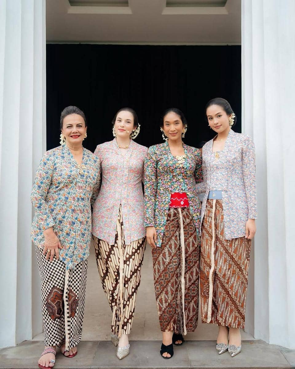 kebaya Maudy Ayunda