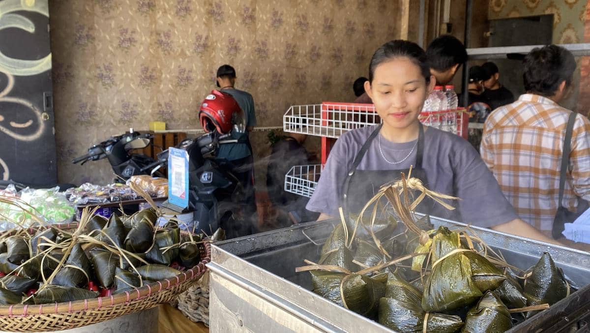 Aroma Alami dan Rasa Gurih, Bacang Panas Sukabumi Jadi Buruan Kuliner