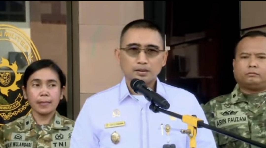 Kepala Pengadilan Militer II-08 Jakarta, Kolonel Chk Freddy Ferdian Isnartanto ketika memberikan keterangan pers soal pelimpahan berkas Andrie Yunus pada Kamis (16/4/2026). 