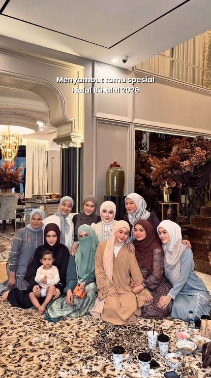 artis di halal bihalal di rumah Shella Saukia 