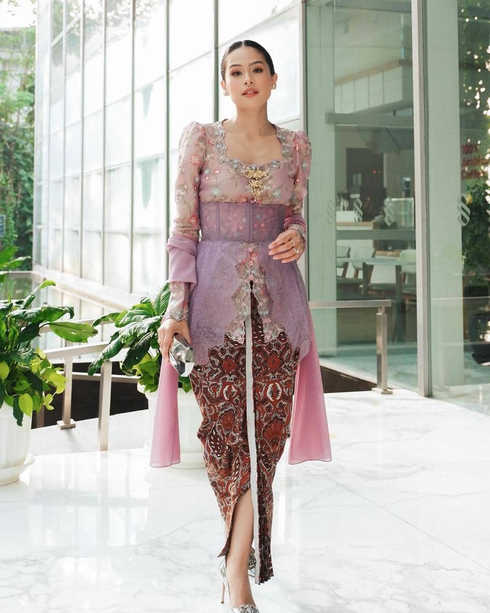 kebaya Maudy Ayunda