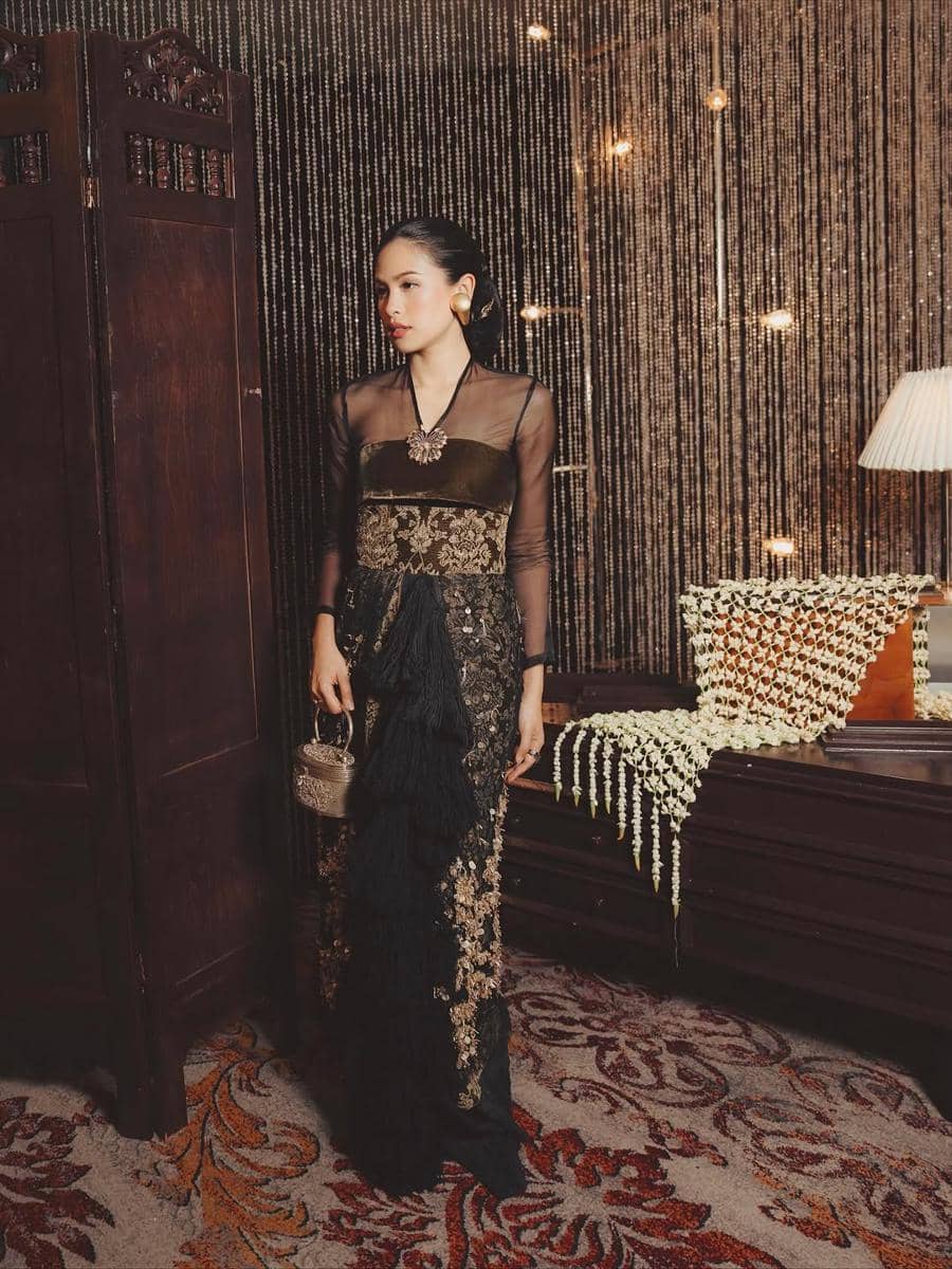 kebaya Maudy Ayunda