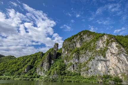 Potret Seondol Rock Pillar di Yeongwol, Korea Selatan