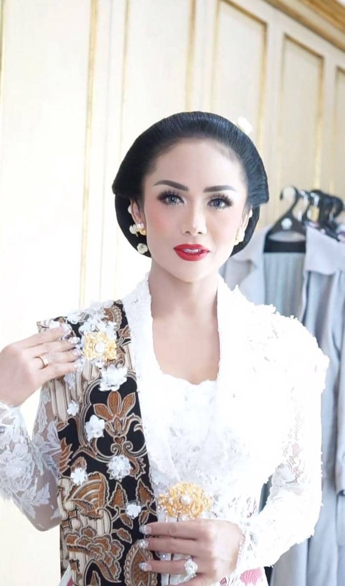 Gaya Kris Dayanti di Hari Kartini Tahun ke Tahun (instagram.com/krisdayantilemos)