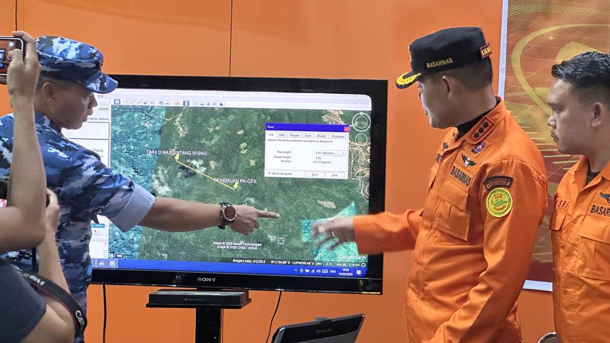Tim SAR Temukan Serpihan Diduga Helikopter PK-CFX di Perbukitan Sekadau