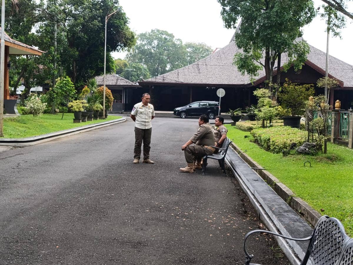 KPK Geledah Pendopo Tulungagung, Bawa Keluar Satu Kardus dan Koper#JTM