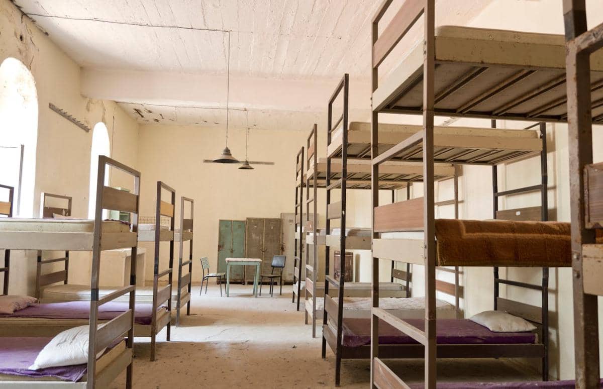 kamar banyak tempat tidur