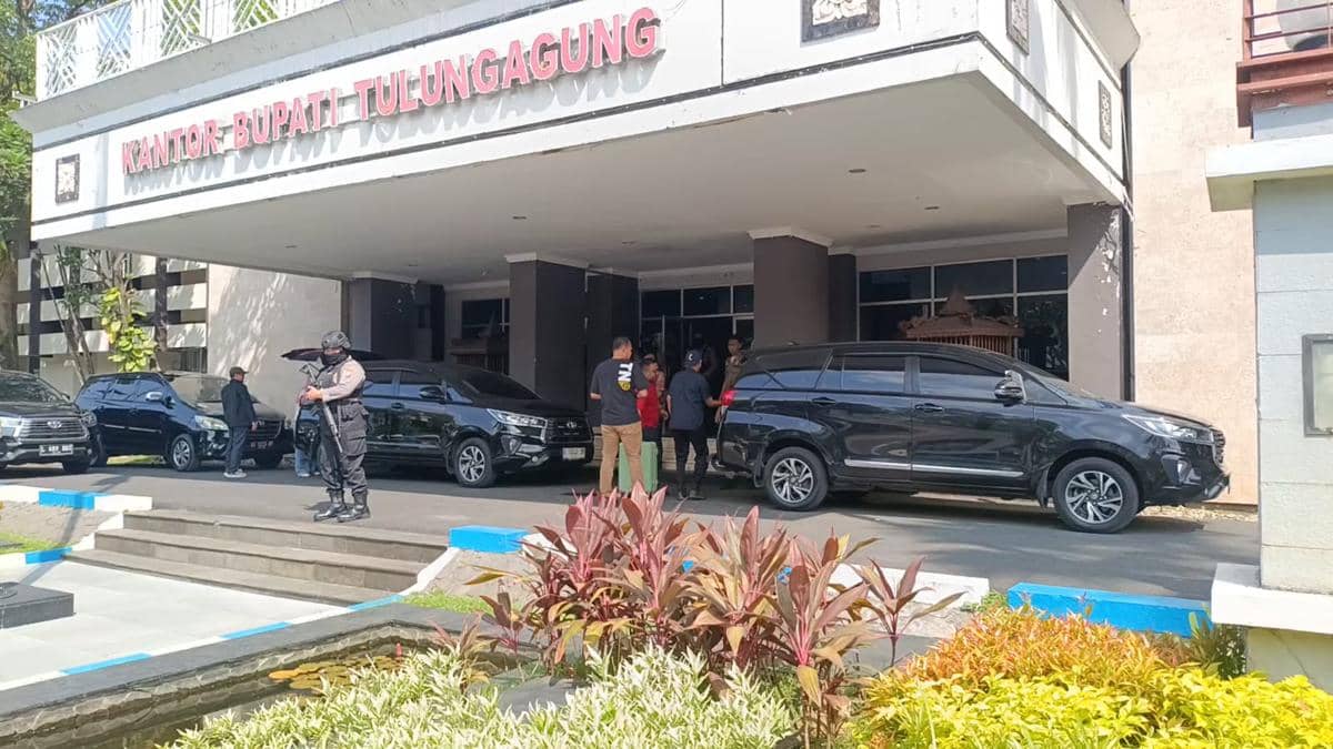 KPK Sita Uang Rp95 Juta Saat Melakukan Penggeledahan di Tulungagung