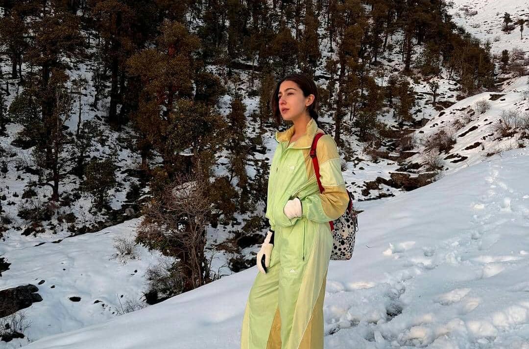 9 Foto Sara Ali Khan Liburan di Uttarakhand, Mendaki Belasan Kilometer