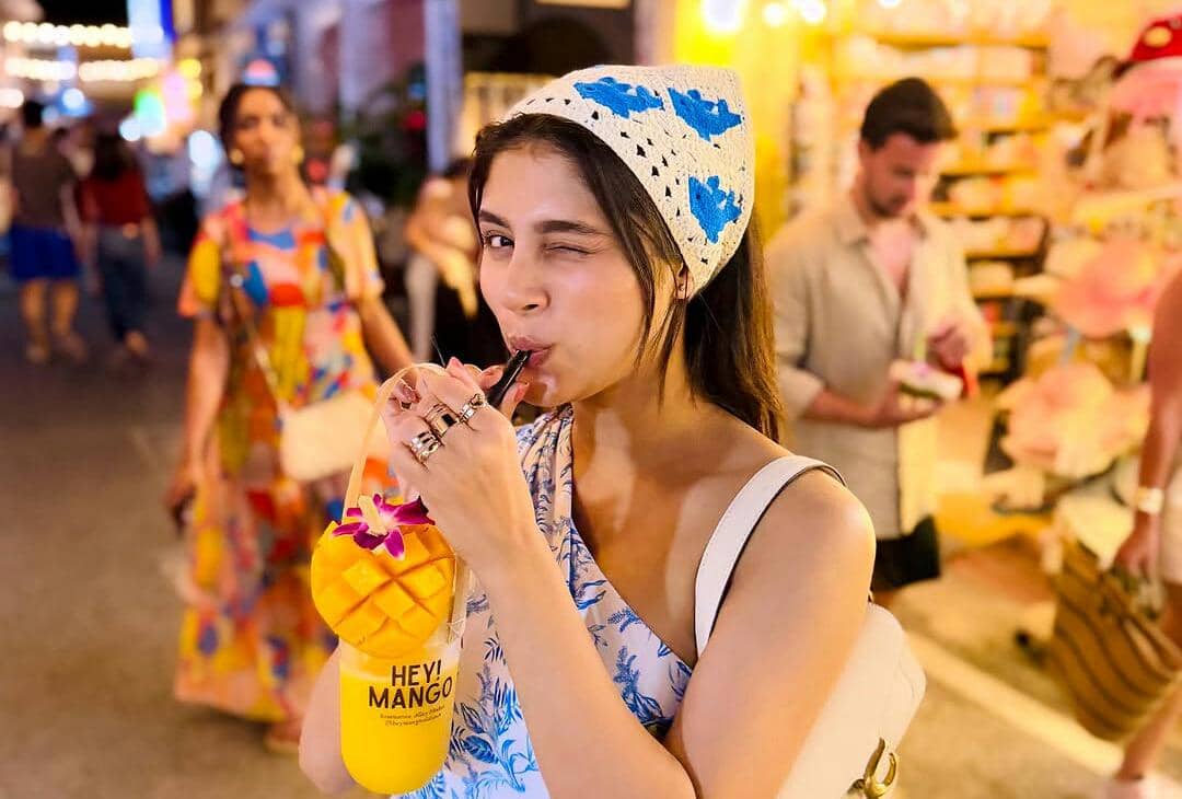 9 Potret Adrija Roy Liburan di Phuket, Rayakan Festival Songkran