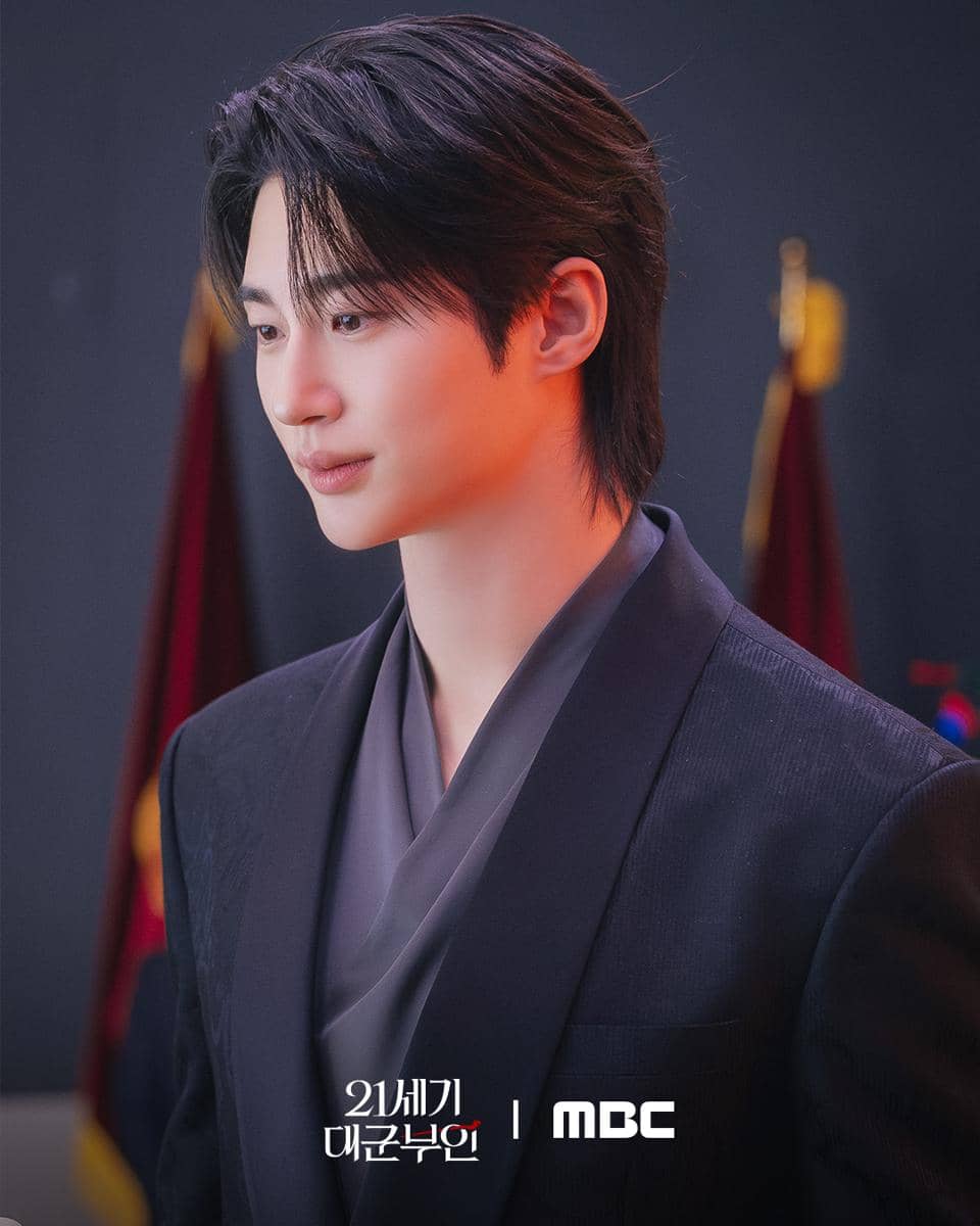 Byeon Woo Seok di Perfect Crown