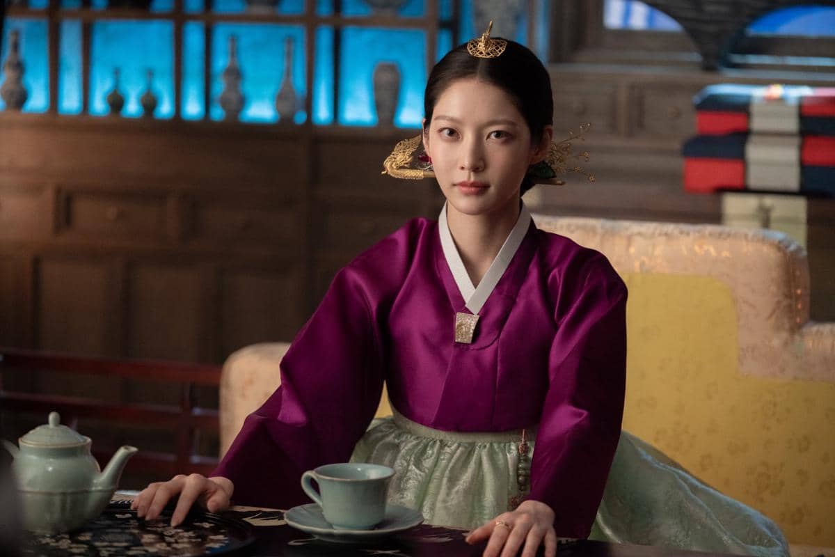 Gong Seung Yeon di Perfect Crown