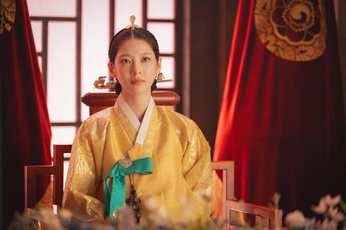 Gong Seung Yeon di Perfect Crown