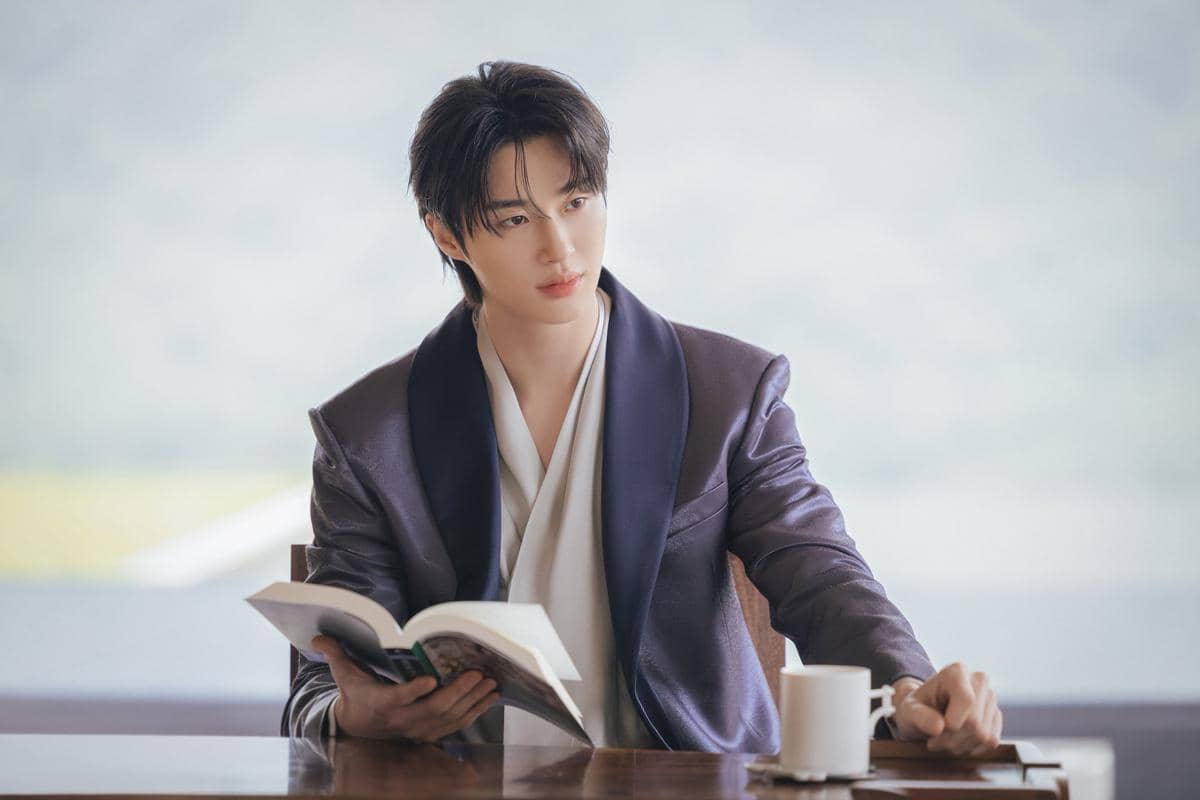 Byeon Woo Seok di Perfect Crown