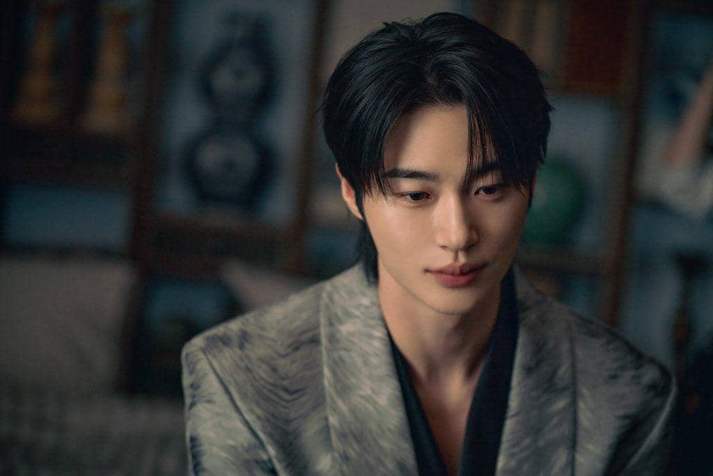 Teori di Balik Kematian Keluarga Kerajaan di Perfect Crown