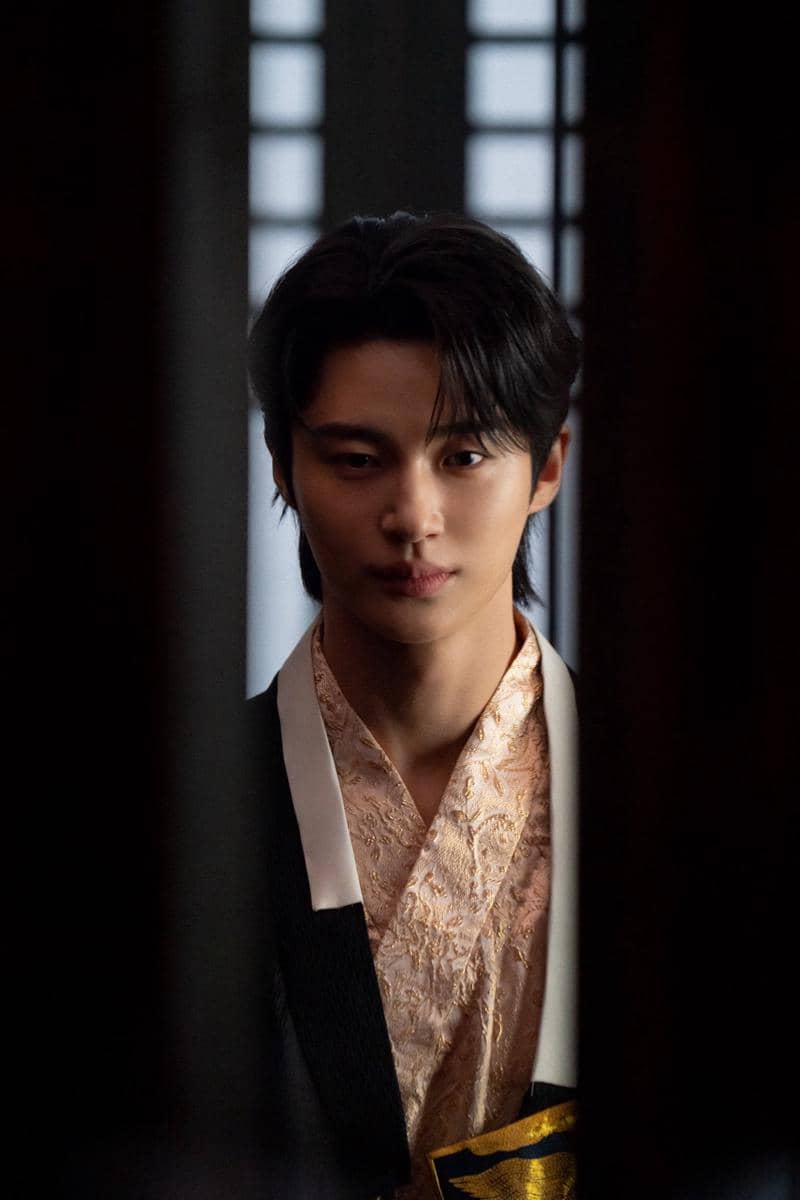Byeon Woo Seok di Perfect Crown