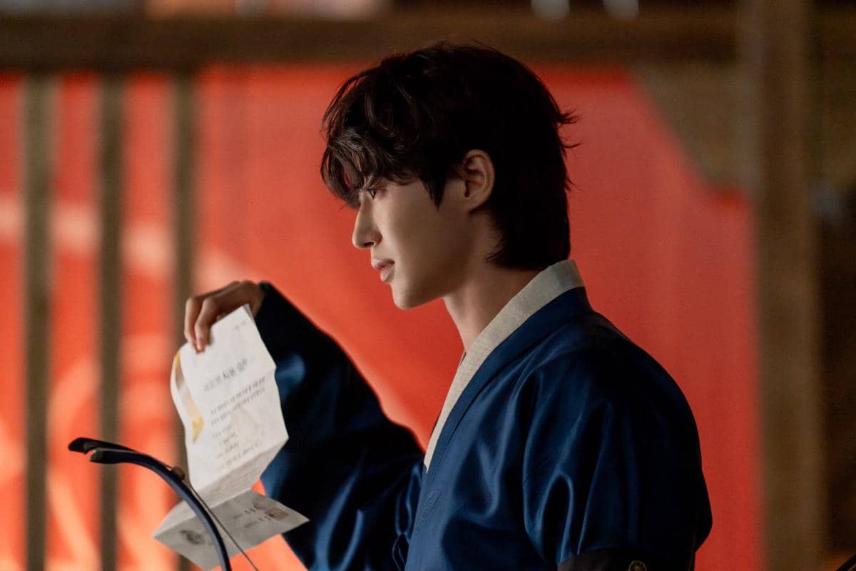 Byeon Woo Seok di Perfect Crown