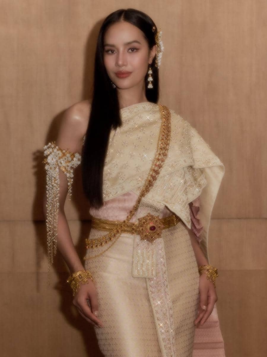 potret Miss World 2025 Opal Suchata rayakan Festival Songkran Thailand