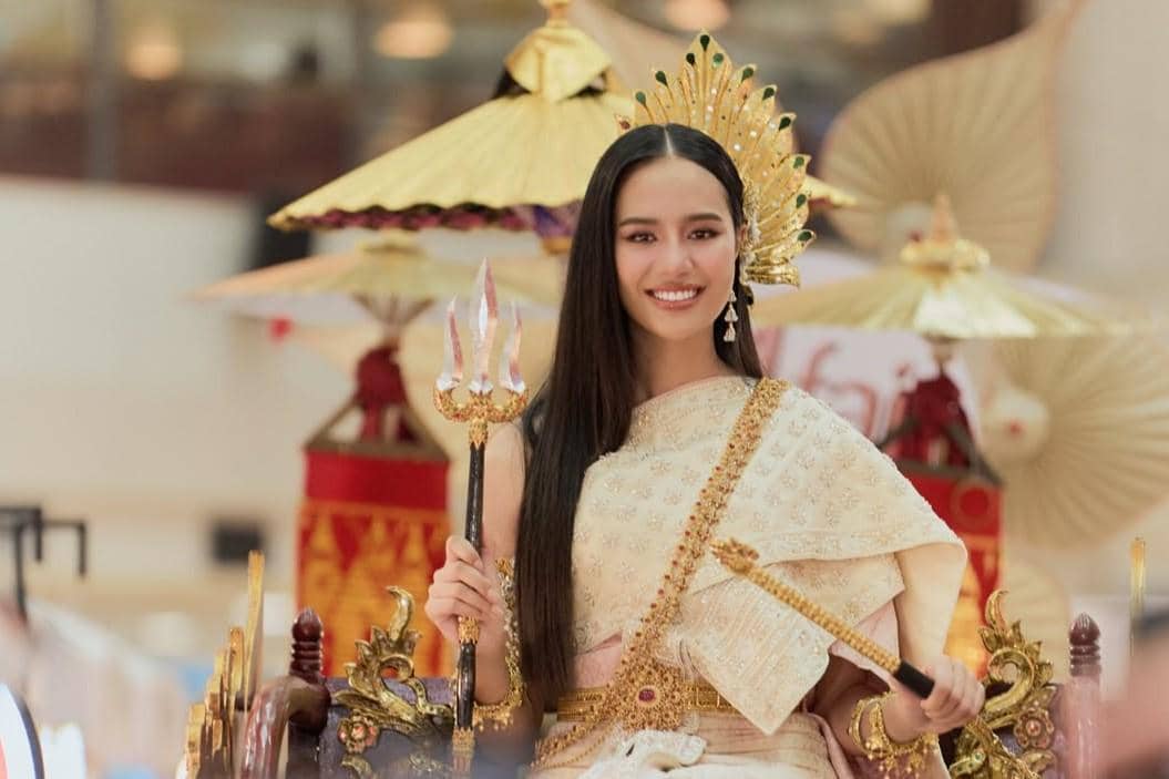 7 Potret Miss World 2025 Opal Suchata Rayakan Festival Songkran Thailand