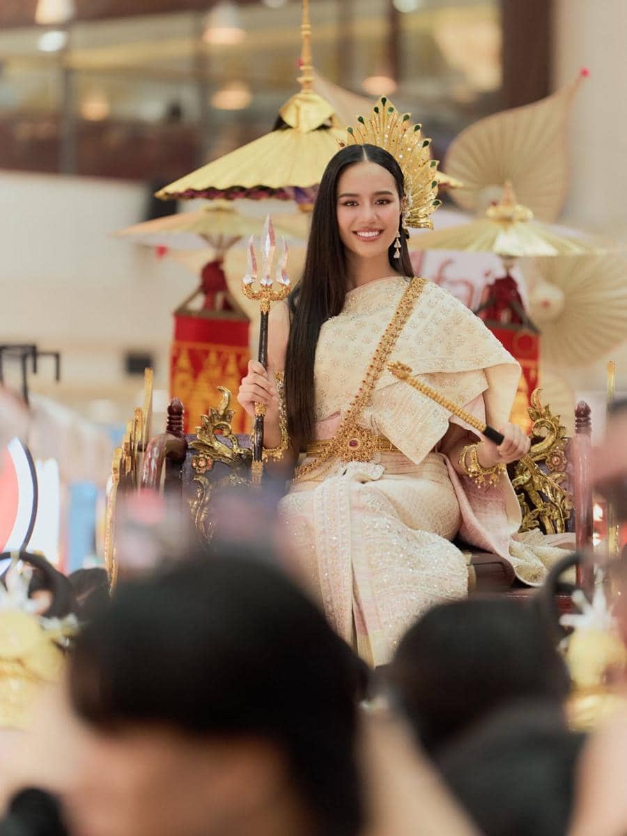 potret Miss World 2025 Opal Suchata rayakan Festival Songkran Thailand 