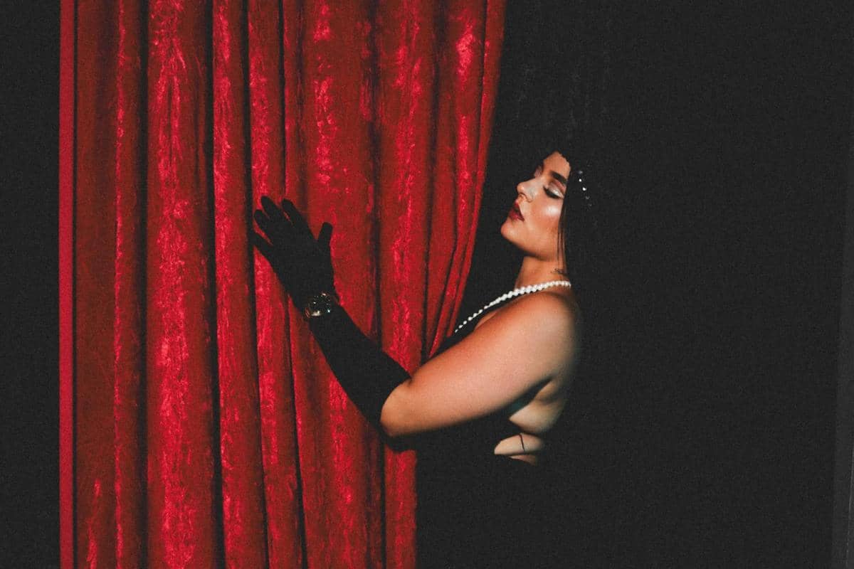 pertunjukan burlesque