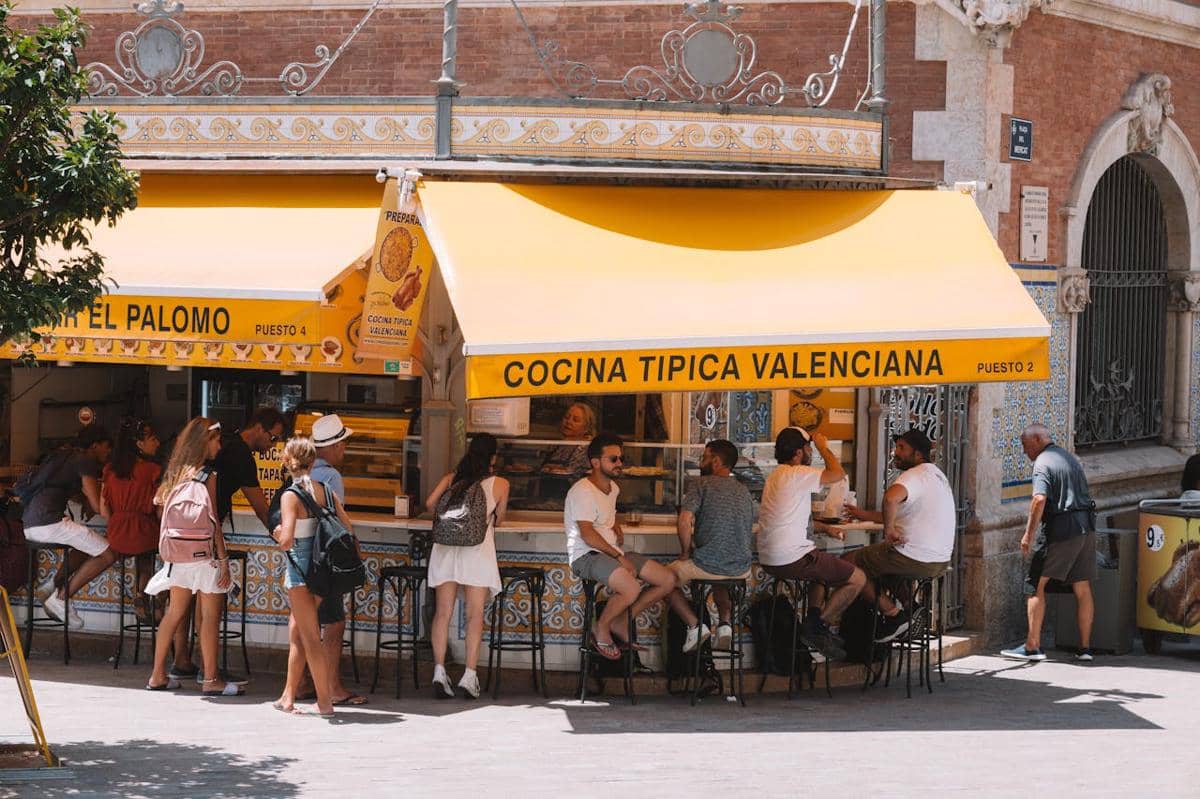 ilustrasi kafe di Spanyol