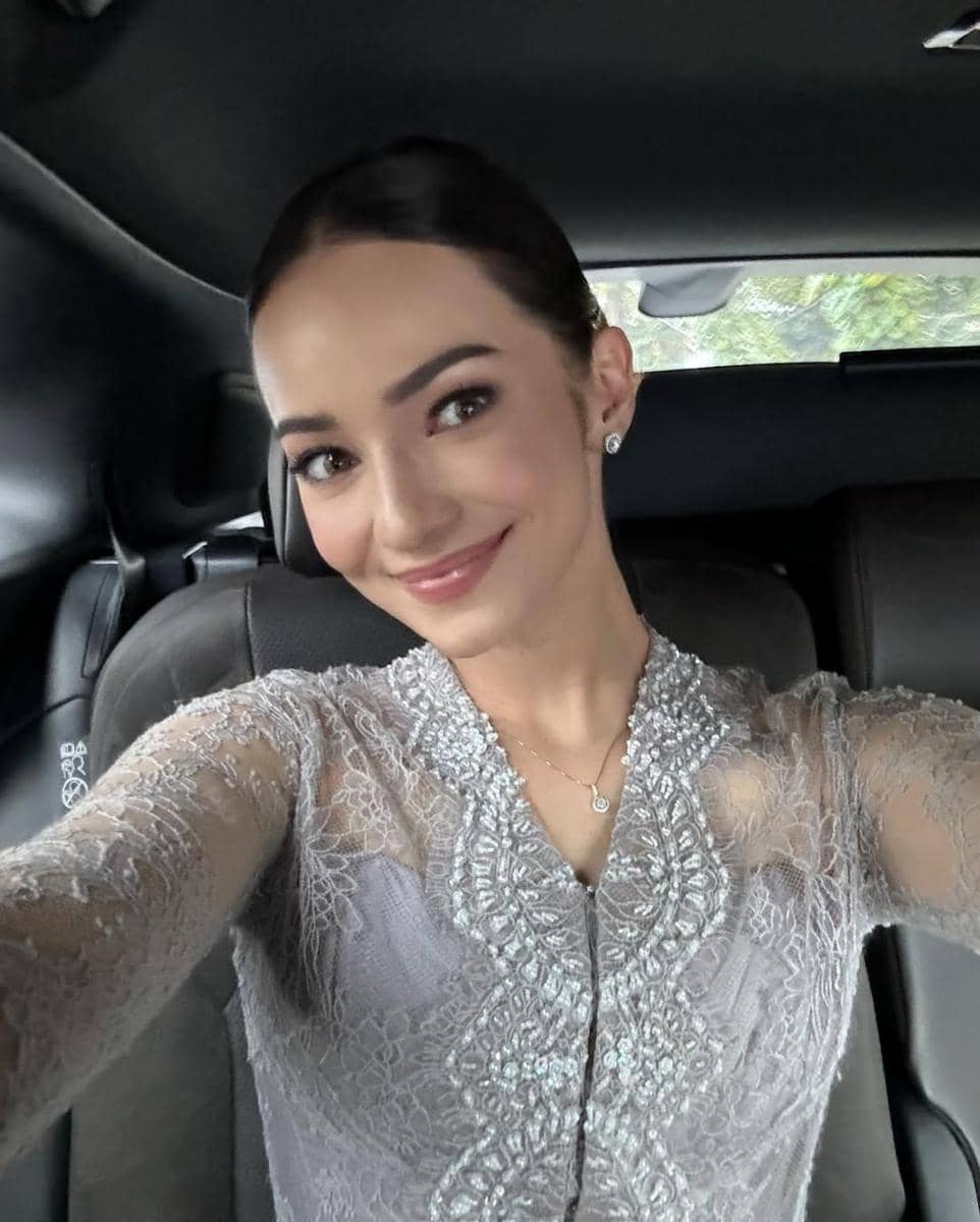 inspirasi hair do elegan ala Enzy Storia 