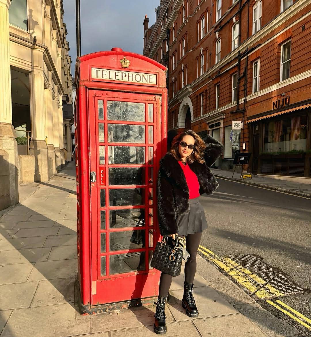 ide mix and match mini skirt ala Cinta Laura 