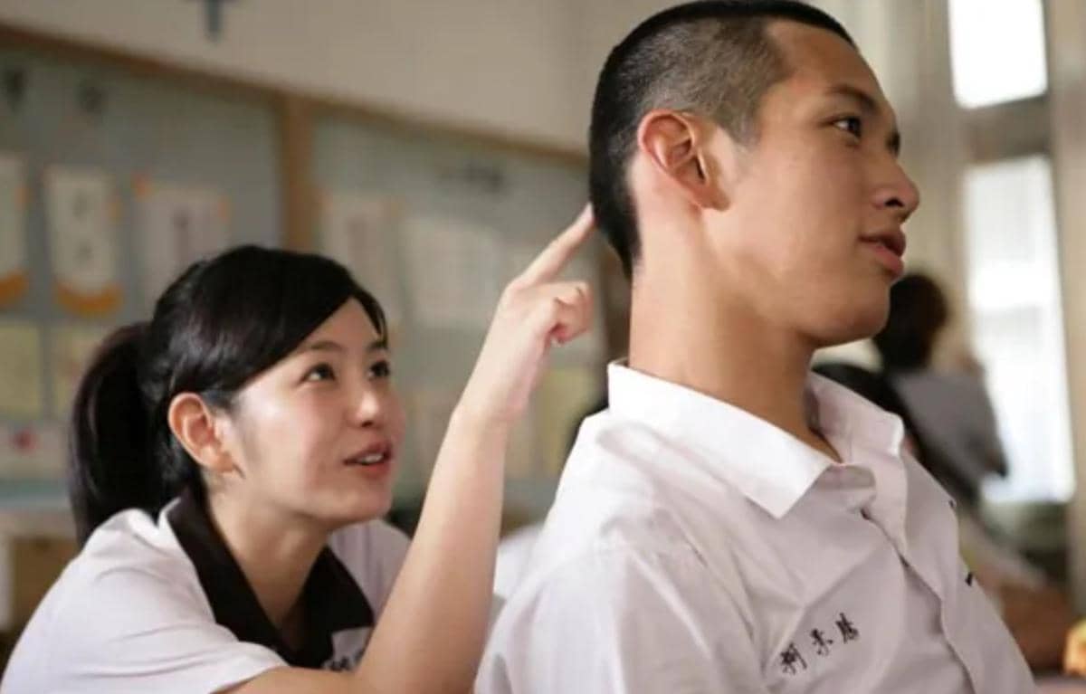 cuplikan film You Are the Apple of My Eye