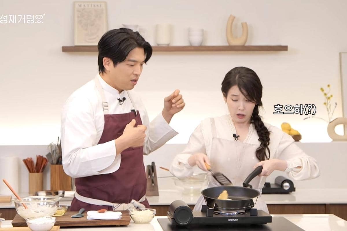 IU dan chef Anh Sung Jae dalam program Anh's Guide to Doneness 