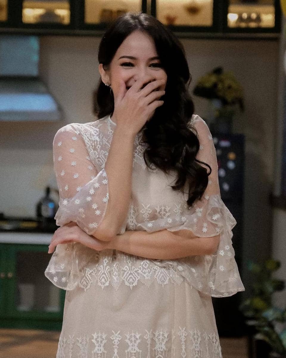 inspirasi hair do elegan ala Enzy Storia 