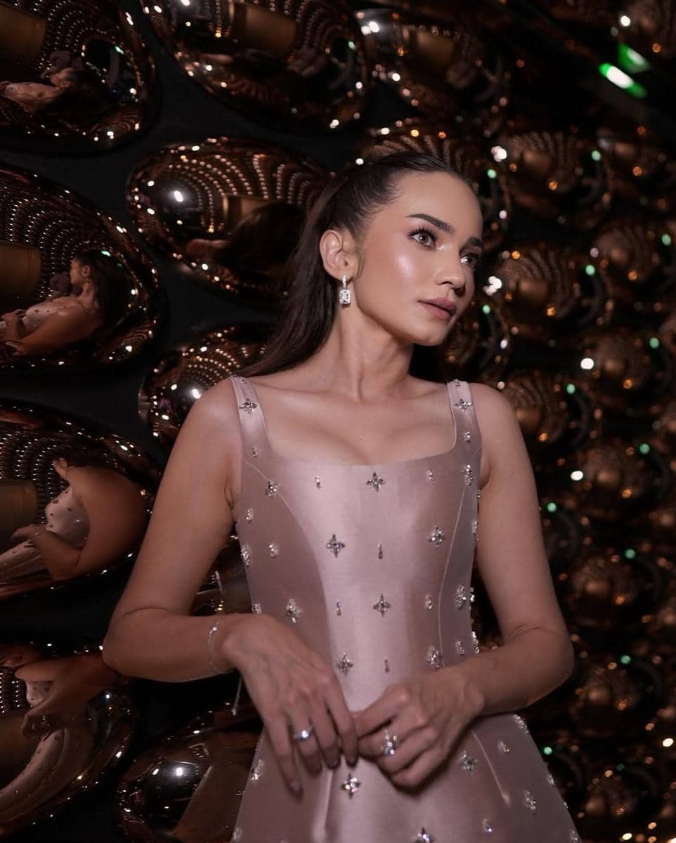 inspirasi hair do elegan ala Enzy Storia 