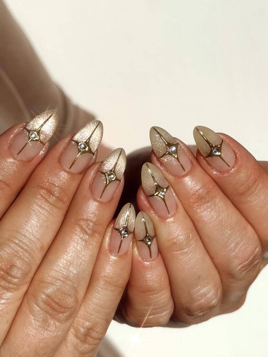 ide velvet nails yang simpel dan elegan 