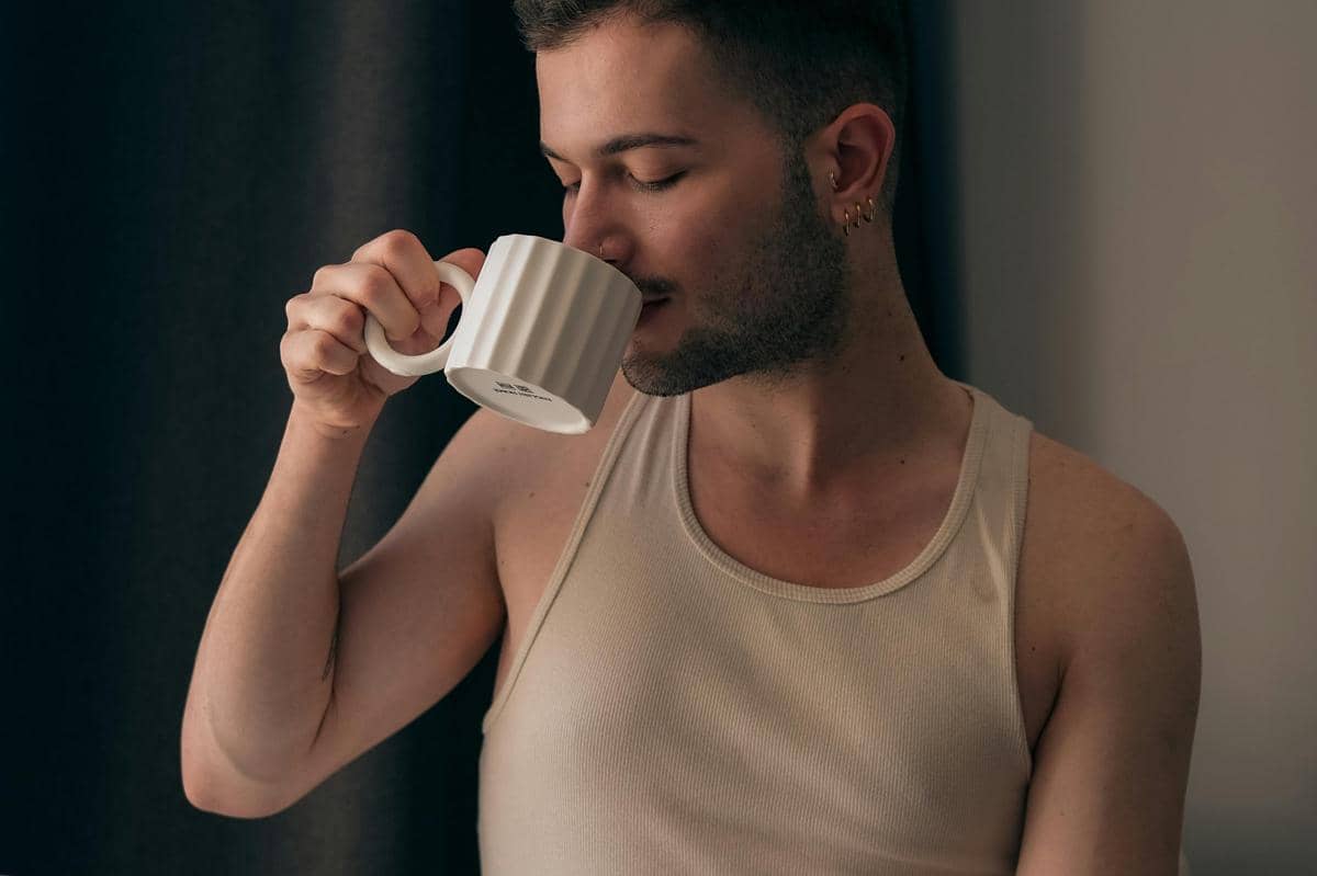 ilustrasi undershirt pria 