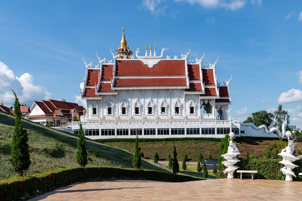 ilustrasi kuil di Chiang Rai