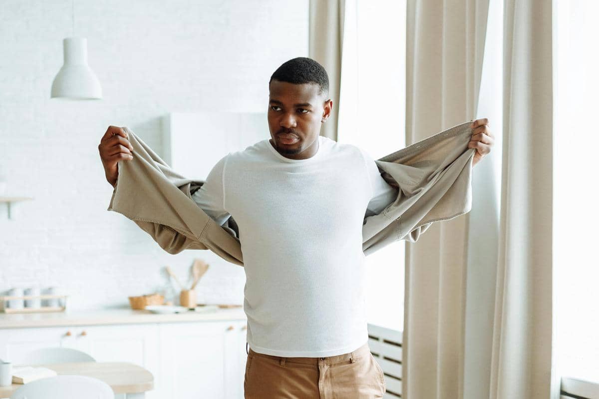 ilustrasi undershirt pria 