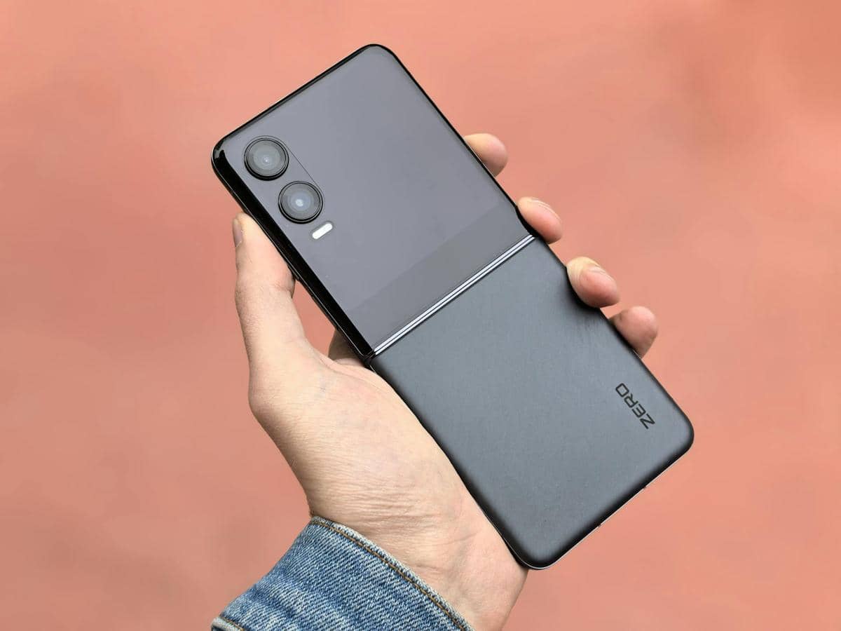 ilustrasi smartphone flip