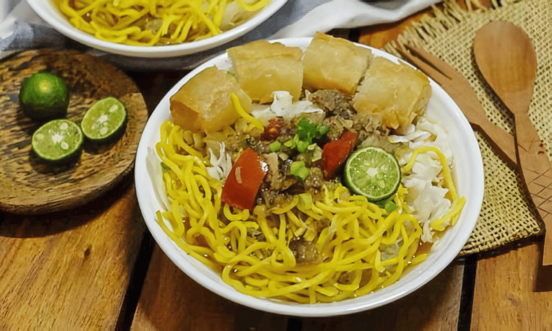 Resep Soto Mie Bogor Pakai Risol, Kuah Gurihnya Nendang!