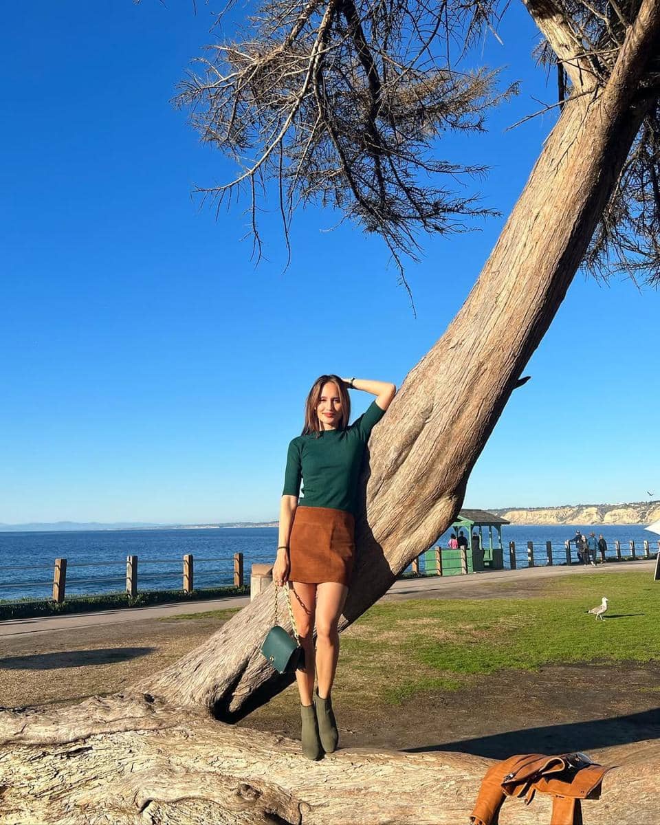 ide mix and match mini skirt ala Cinta Laura 