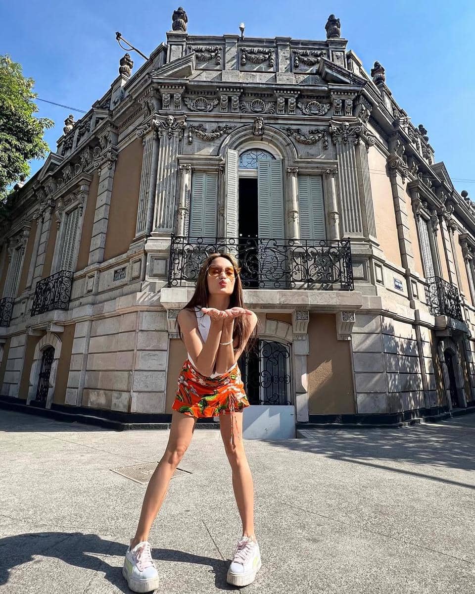 ide mix and match mini skirt ala Cinta Laura 