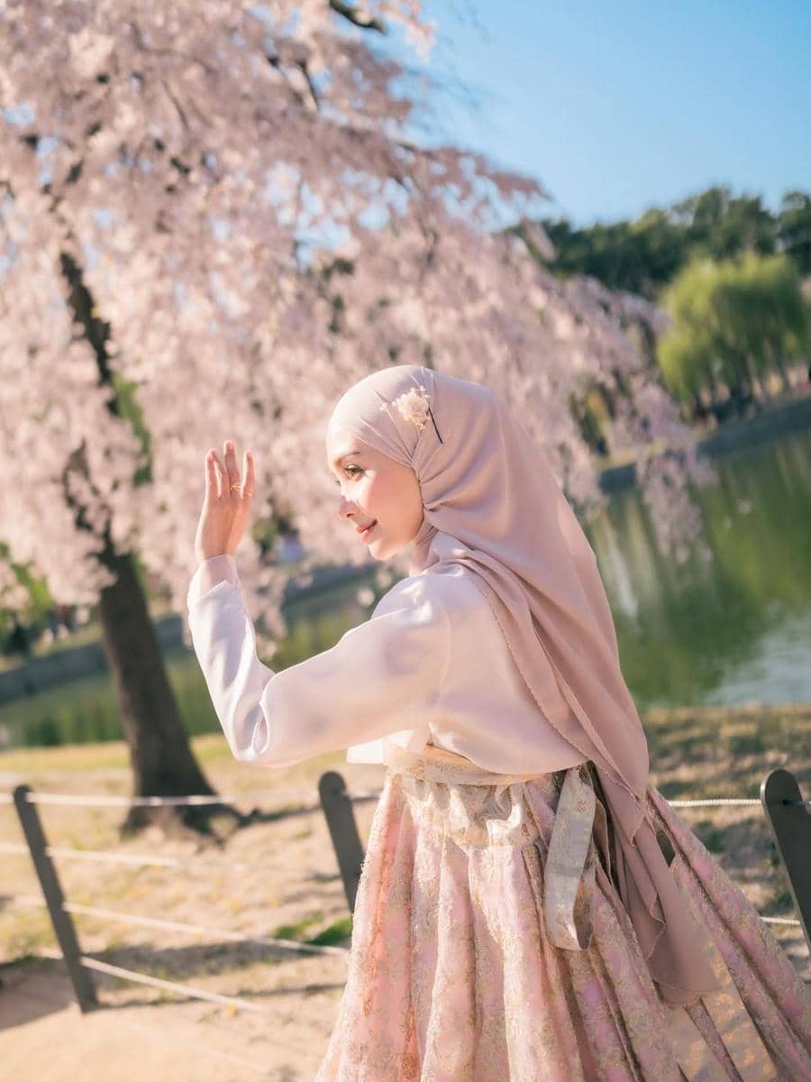 Photoshoot keluarga Hamidah Rachmayanti pakai hanbok