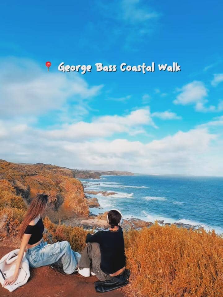 Karin Novilda liburan di Phillip Island