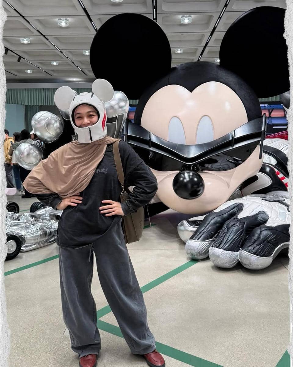 Dian Ayu Lestari jalan-jalan di Seoul saat musim semi