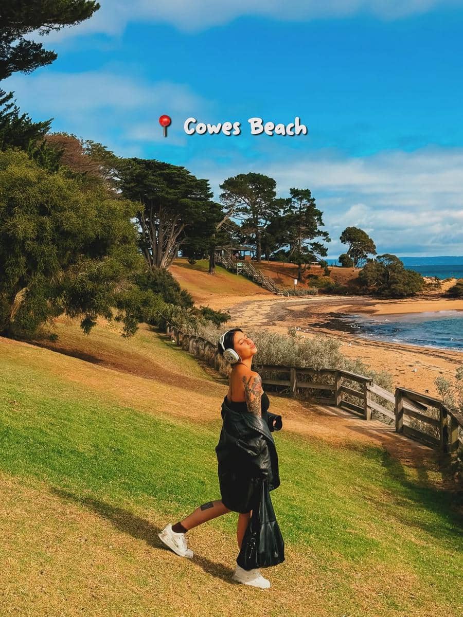 Karin Novilda liburan di Phillip Island