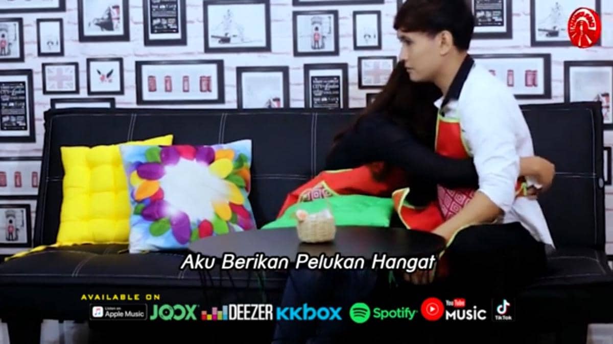 cuplikan video klip "Pelukan"