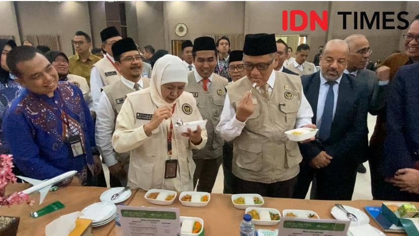 Menhaj Cicipi Makanan Jemaah Haji Embarkasi Surabaya