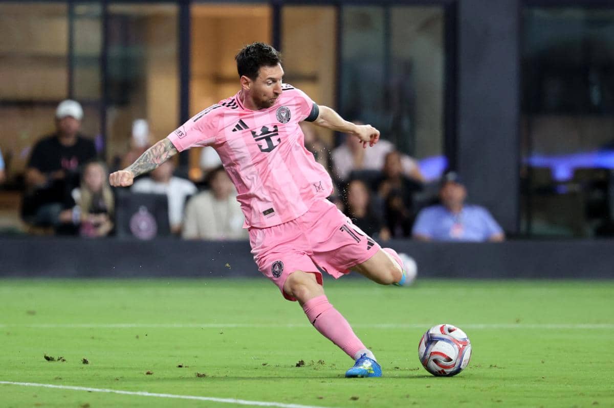 Lionel Messi Beli Klub Spanyol, Susul Jejak Cristiano Ronaldo