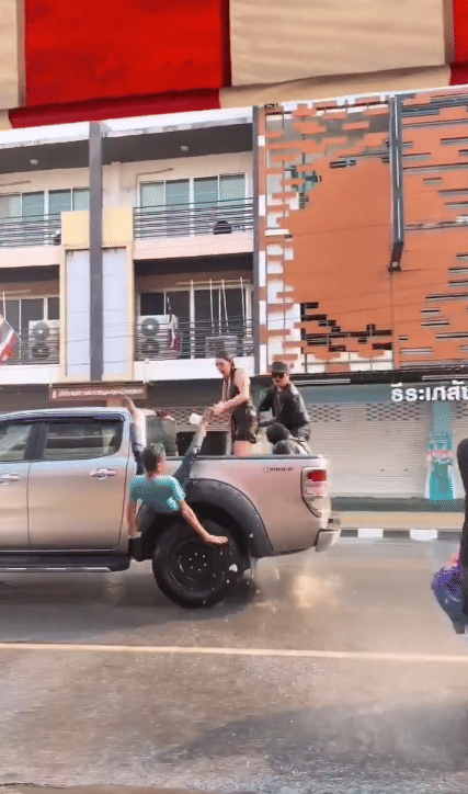 Tangkapan layar kecelakaan saat Festival Songkran di Thailand 2026