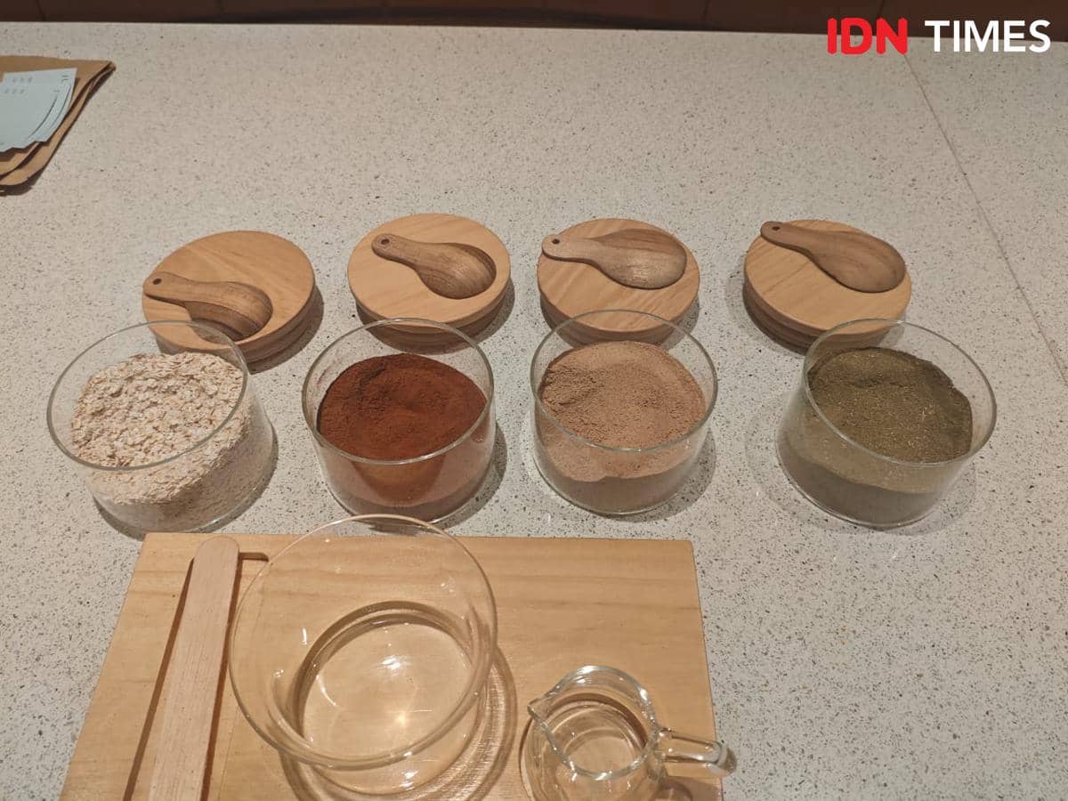 Penampakan oat, bubuk cinnamon, bubuk jahe, dan bubuk pandan (kiri ke kanan). IDN Times/Febriyanti Revitasari