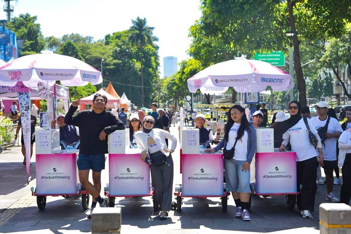 Serunya “Waroeng Glowing” Ramaikan Car Free Day FX Sudirman–Blok M